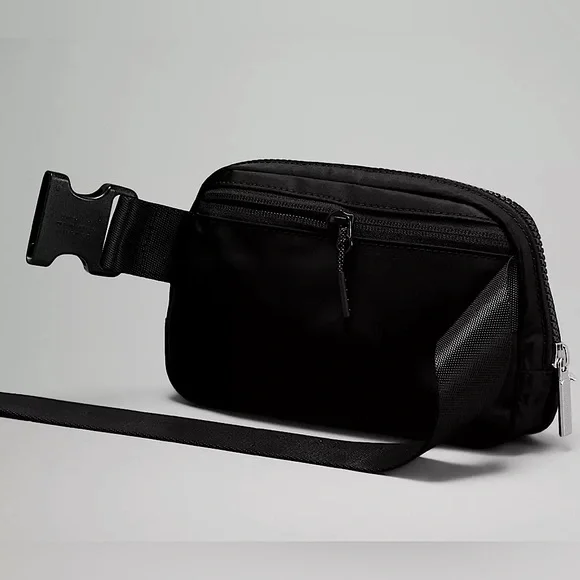 😍Lululemon Everywhere Belt Bag 1L water repellent NWT - Picture 4 of 6